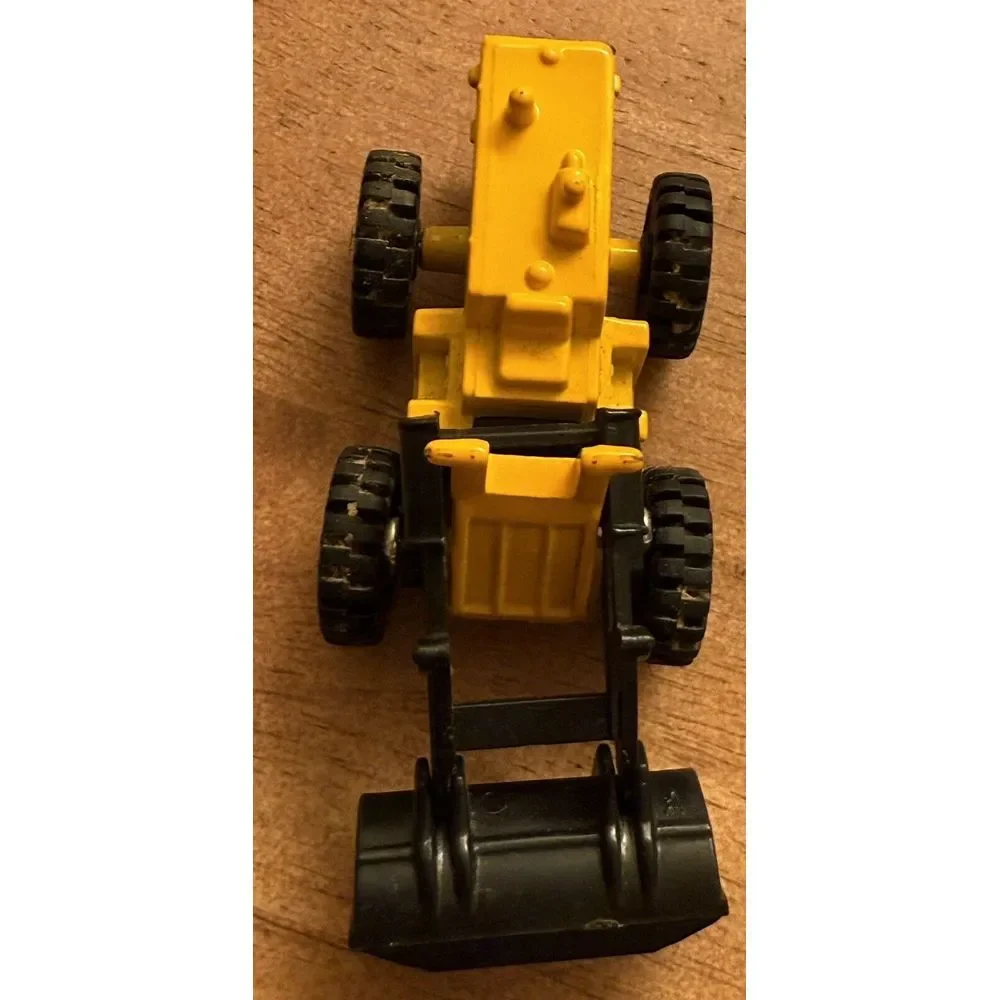 Vintage Die Cast‎ Tractor Shovel No. 9706 Yellow and Black 1/64 Scale